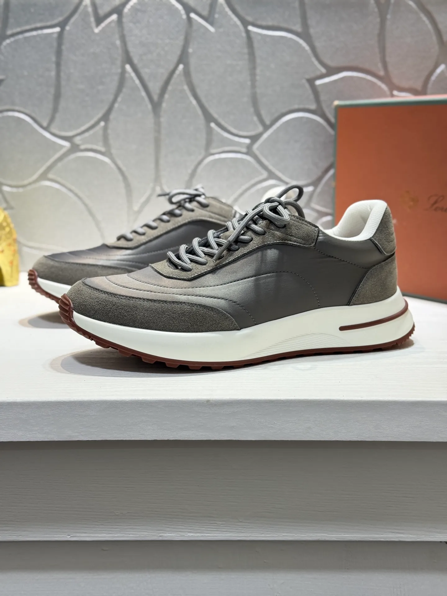 Men's men's shoes 💰440 [New style] 🪳🪳loro piana/LP material: The upper is made of umbrella cloth for routing. Anti-velvet fabric is wrapped on the front and back to ensure stability. The rear is equipped with a cushion to improve wearing comfort. Breathable mesh shoes. Stretch cloth lining𥚃. Latex mesh insole. TPU outsole. Code number: 38-44 (45 customized